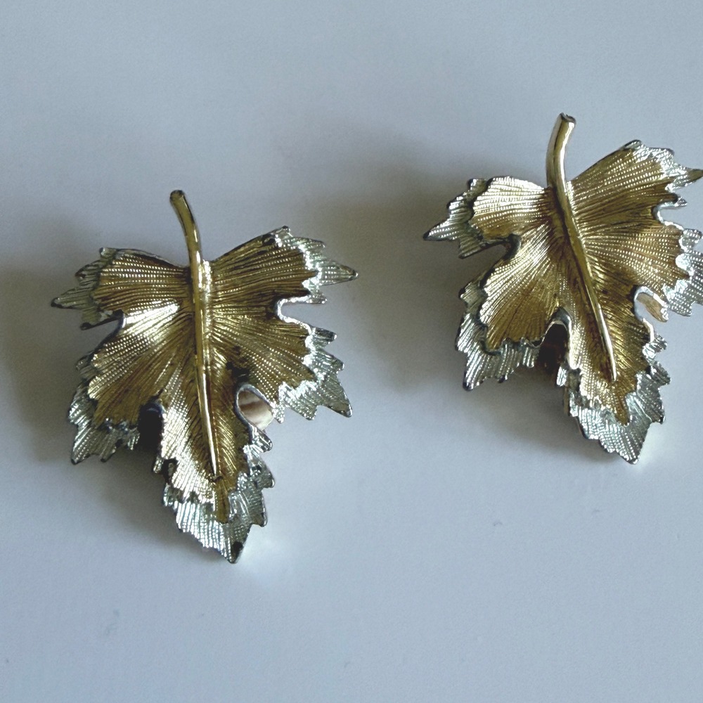 Vintage Sarah Coventry Two Tone Maple Leaf Clip On Earrings Gold Silver Textured